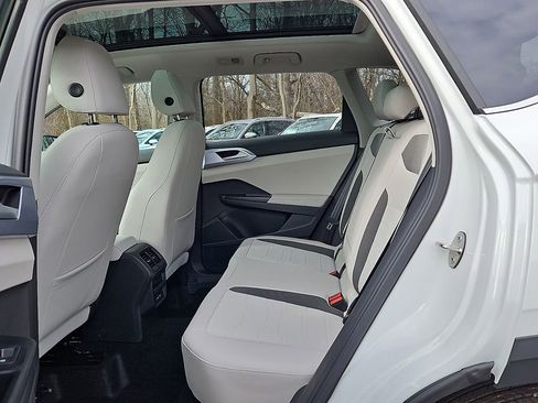 New 2026 Volkswagen Taos SE AWD/4WD image 9