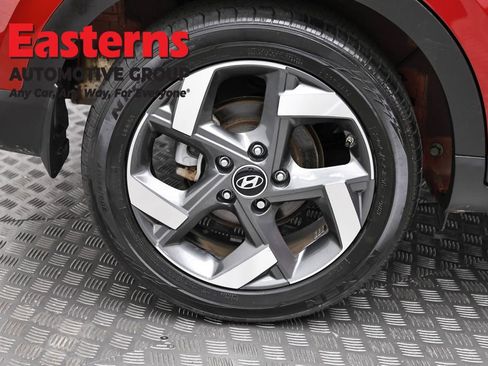 Used 2024 Hyundai Venue Limited FWD image 30