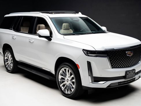 Used 2024 Cadillac Escalade Premium Luxury AWD/4WD image 40