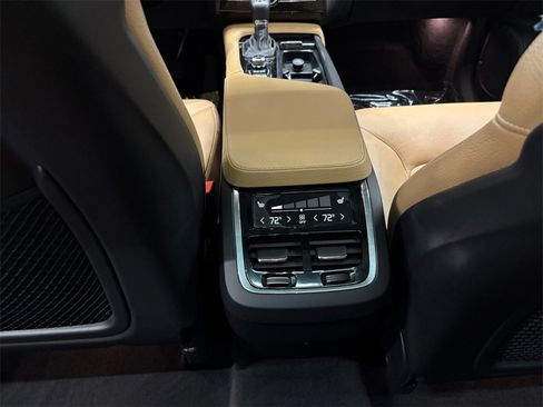 Used 2017 Volvo XC90 T6 Momentum w/ Vision Package image 32