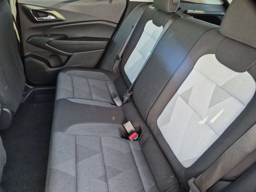 Used 2025 Chevrolet Trax LS FWD image 28