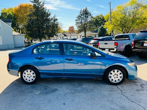 Used 2009 Honda Civic DX-VP image 2