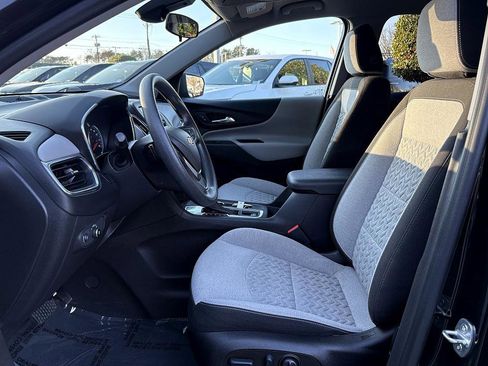 Used 2023 Chevrolet Equinox LS w/ LS Convenience Package image 9