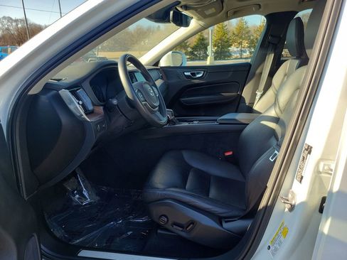 Used 2021 Volvo XC60 T5 Momentum w/ Advanced Package image 8