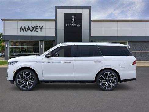 New 2026 Lincoln Navigator Reserve AWD/4WD image 26