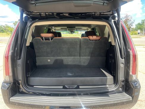 Used 2018 Cadillac Escalade Luxury image 14