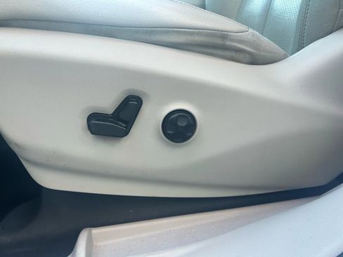 Used 2021 Chrysler Pacifica Touring-L image 18