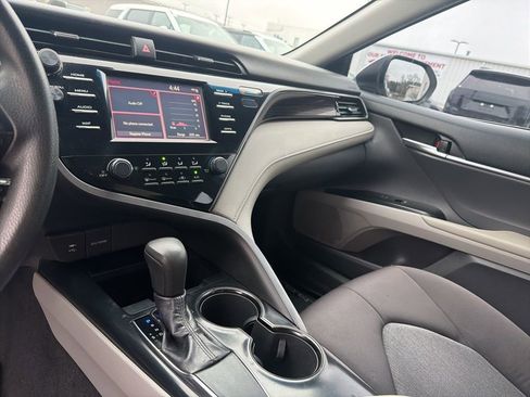 Used 2019 Toyota Camry L image 17