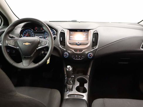 Used 2018 Chevrolet Cruze LT image 6