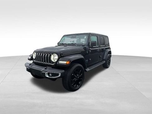 Used 2025 Jeep Wrangler Unlimited Sahara image 3