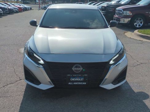 Used 2024 Nissan Altima 2.5 SV image 3