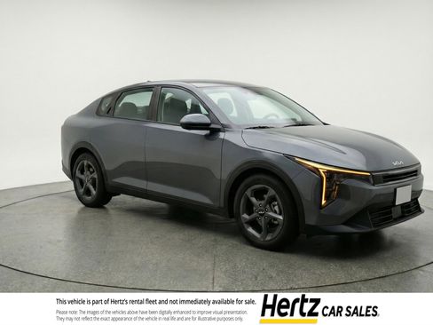 Used 2025 Kia K4 LXS image 1