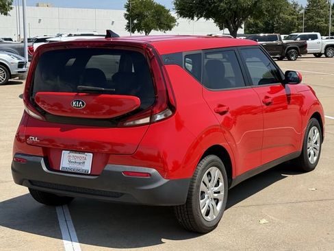Used 2021 Kia Soul LX FWD image 4