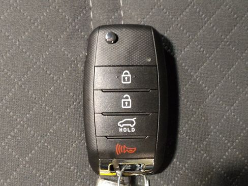 Used 2020 Kia Sorento FWD V6 image 32