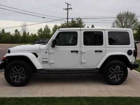 Used 2024 Jeep Wrangler Unlimited Sahara w/ Technology Group AWD/4WD image 28