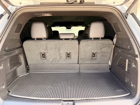 Used 2026 Chevrolet Traverse RS image 9