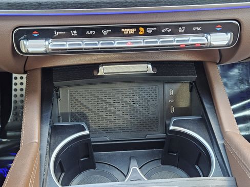 Certified 2025 Mercedes-Benz GLS 450 4MATIC image 19