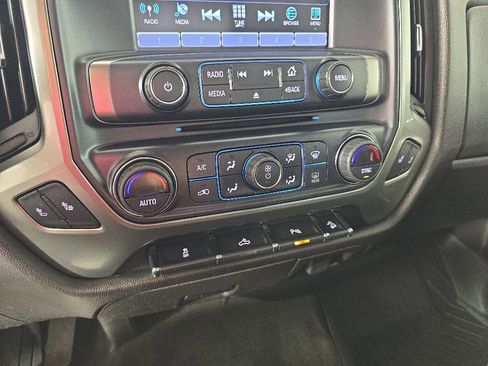 Used 2018 Chevrolet Silverado 1500 LT w/ Midnight Edition AWD/4WD image 18