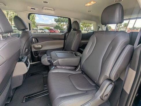 New 2027 Kia Carnival EX FWD image 16