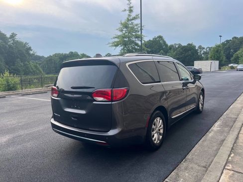 Used 2018 Chrysler Pacifica Touring-L w/ Advanced Safetytec Group image 27