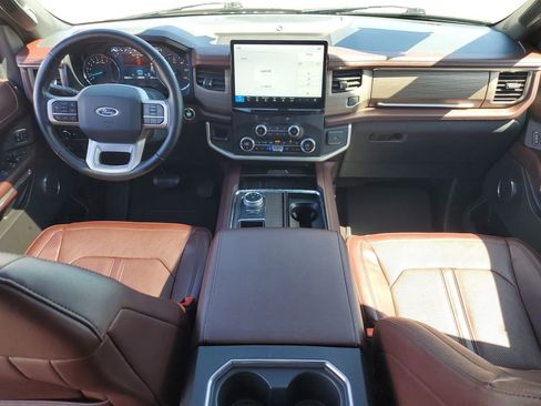 Used 2023 Ford Expedition Limited image 11