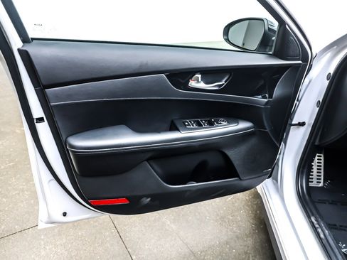 Used 2023 Kia Forte GT-Line w/ GT-Line Premium Package image 22