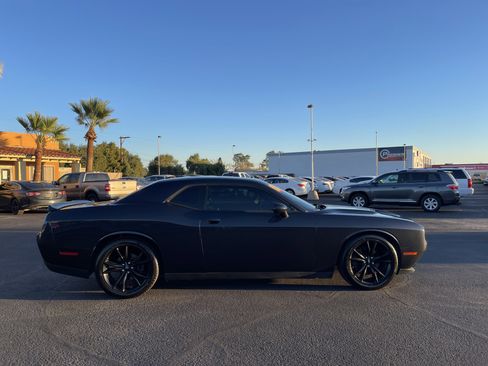 Used 2018 Dodge Challenger SXT w/ Blacktop Package RWD image 5