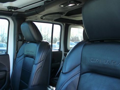 Used 2018 Jeep Wrangler Unlimited Sahara image 13