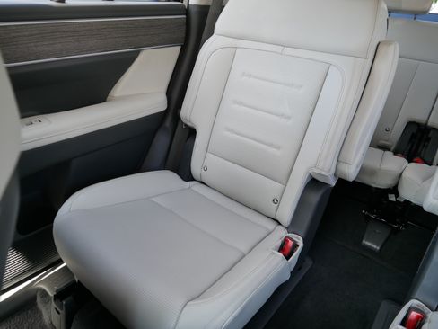 Used 2025 Hyundai Santa Fe Calligraphy AWD/4WD image 12