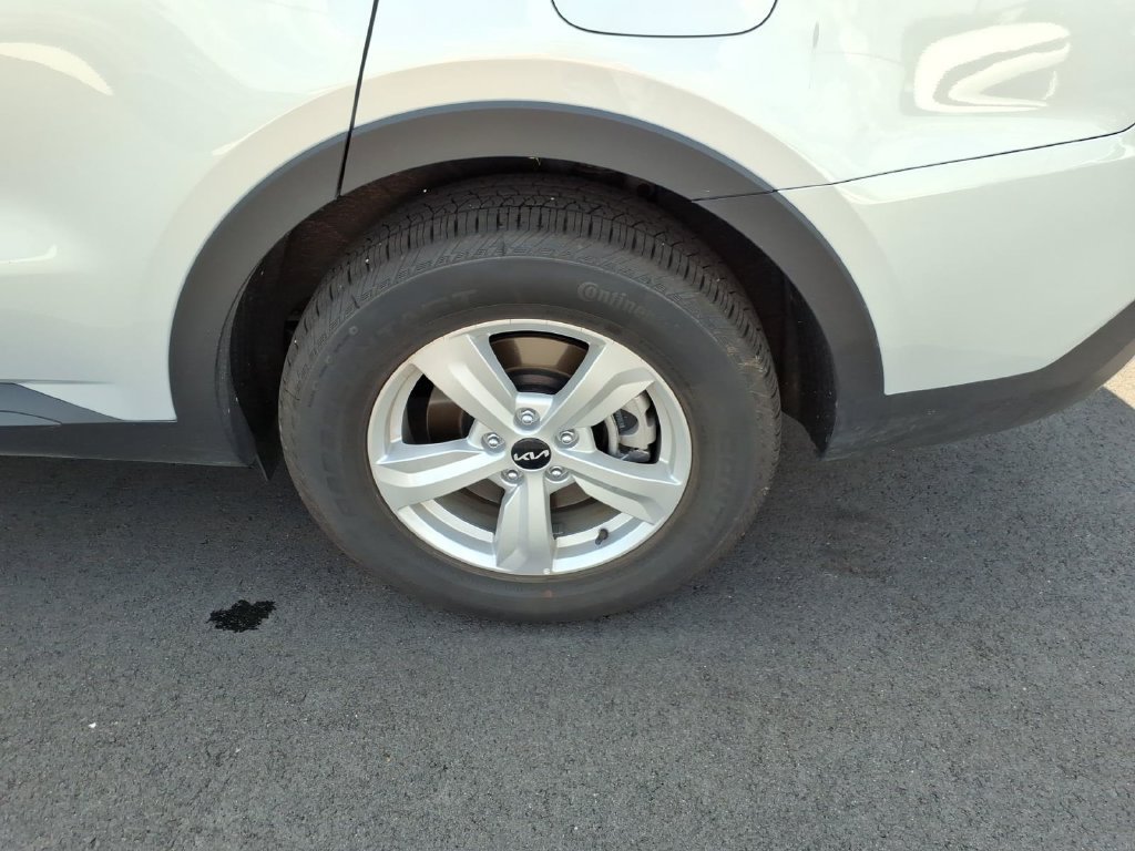 Used 2026 Kia Sorento LX FWD image 7