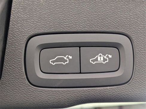 Used 2025 Volvo XC60 B5 Plus image 29