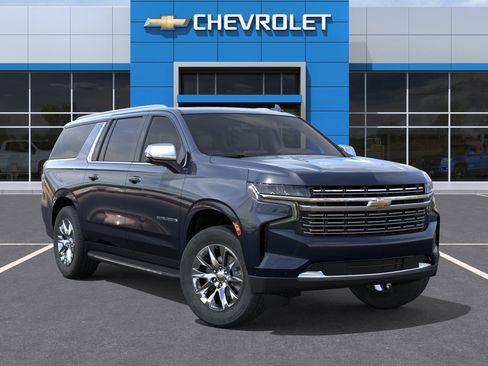 Used 2024 Chevrolet Suburban Premier w/ Premium Package AWD/4WD image 7