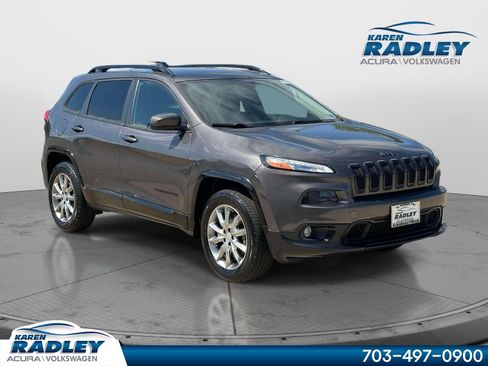 Used 2018 Jeep Cherokee Latitude AWD/4WD image 1