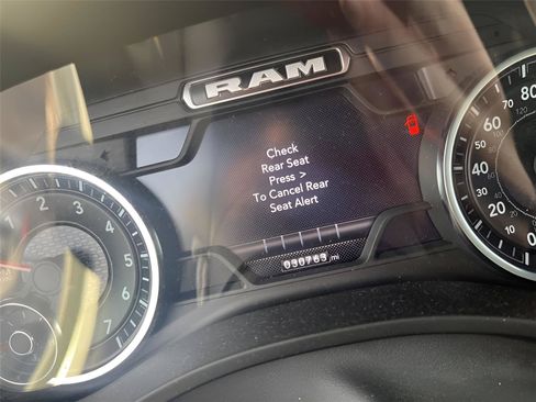 Used 2023 RAM 1500 Big Horn AWD/4WD image 5