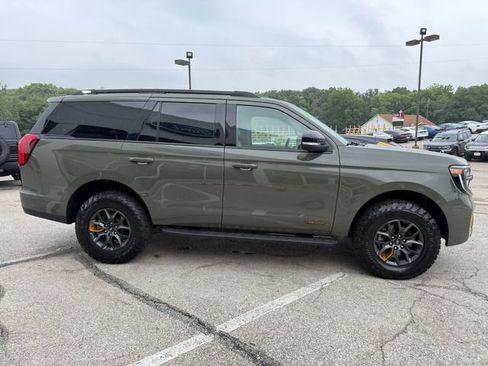 Used 2025 Ford Expedition Tremor AWD/4WD image 8