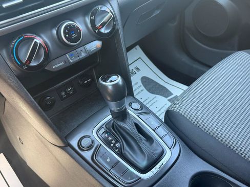 Used 2020 Hyundai Kona SEL AWD/4WD image 32