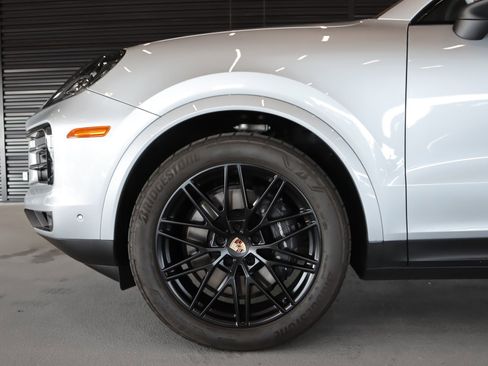 Certified 2025 Porsche Cayenne Coupe image 13