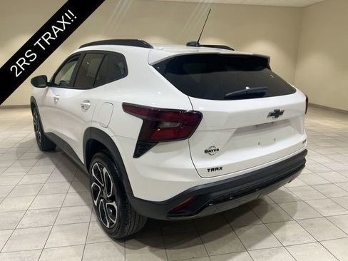 Certified 2025 Chevrolet Trax RS image 3