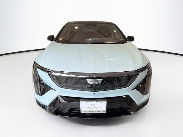 Certified 2025 Cadillac Optiq Sport 2 AWD/4WD image 2