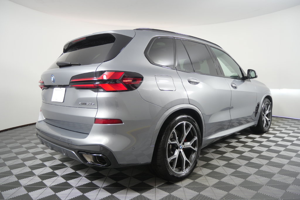 Certified 2026 BMW X5 xDrive50e w/ M Sport Package AWD/4WD image 4