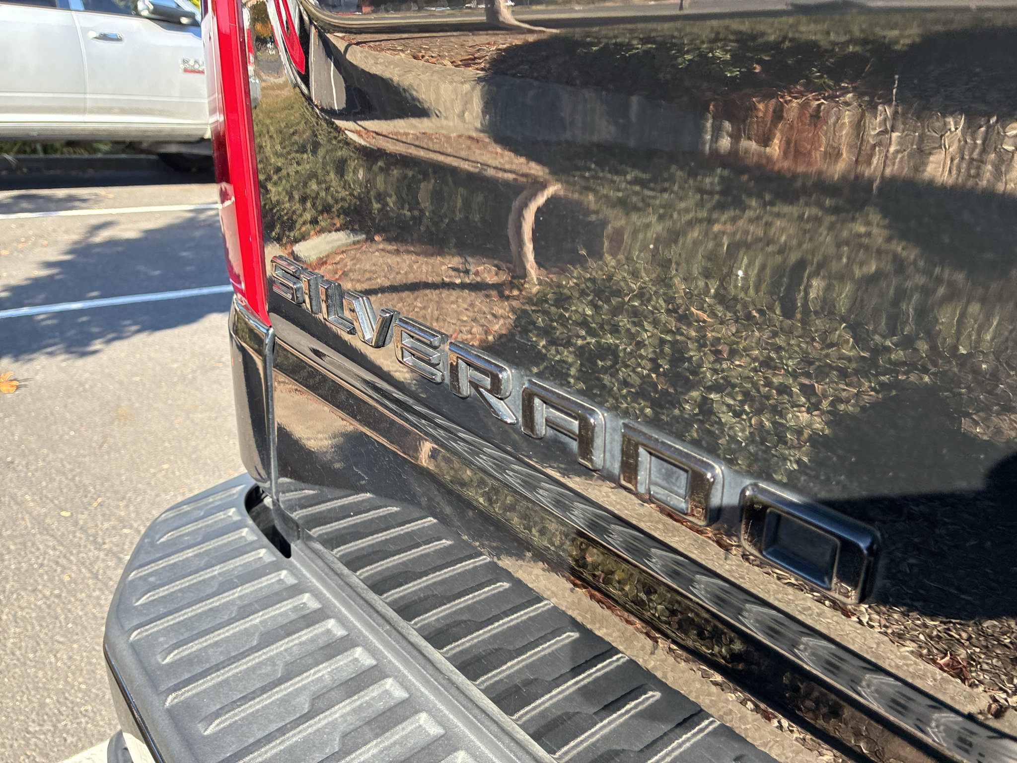 Used 2024 Chevrolet Silverado 1500 High Country w/ Midnight Edition AWD/4WD image 8