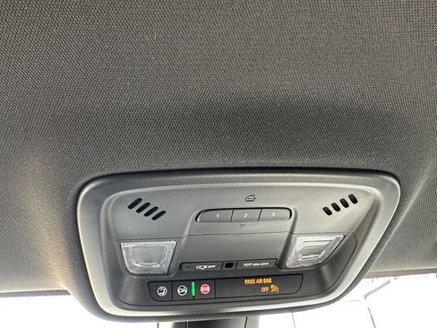 Used 2023 Chevrolet Traverse LT AWD/4WD image 19