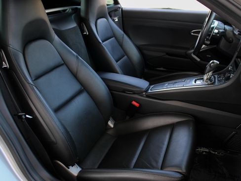 Used 2018 Porsche 718 Cayman S RWD image 17