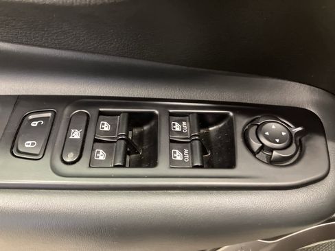 Used 2023 Jeep Renegade Latitude image 12