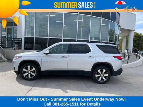 Used 2021 Chevrolet Traverse LT w/ LT Premium Package AWD/4WD image 2