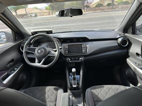 Used 2018 Nissan Kicks SV FWD image 17