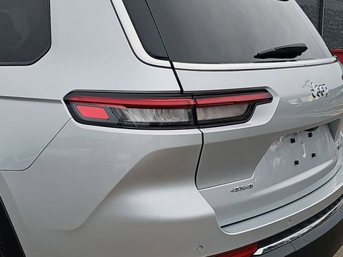 Used 2023 Jeep Grand Cherokee L Limited image 39