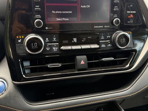 Used 2022 Toyota Highlander Bronze Edition AWD/4WD image 23