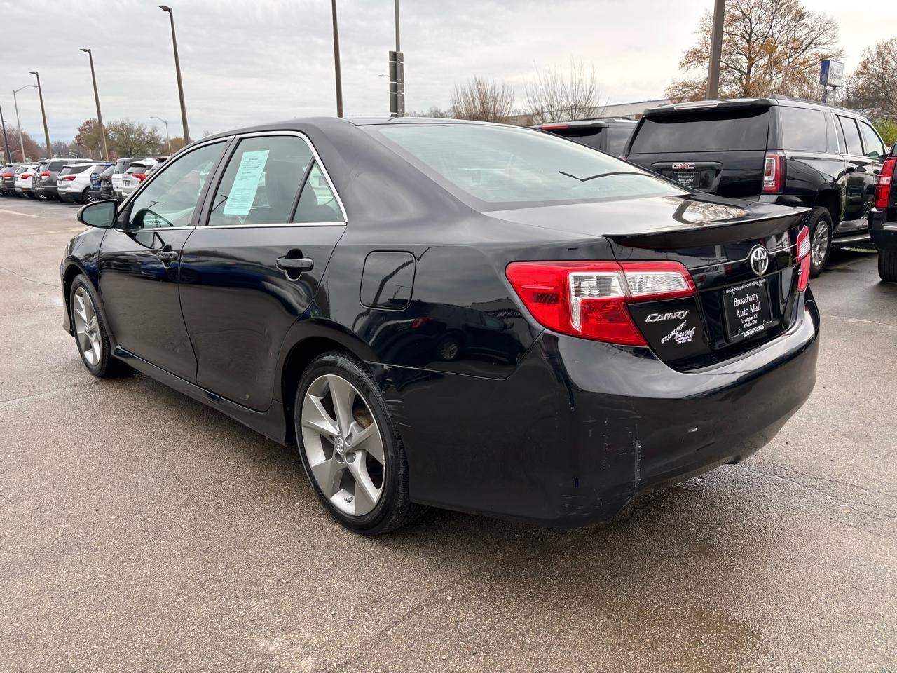 Used 2014 Toyota Camry SE FWD image 5