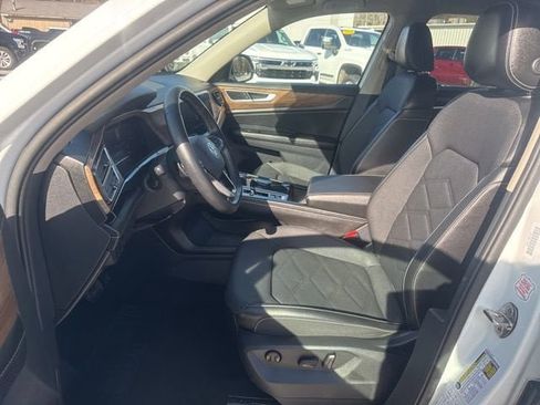 Used 2024 Volkswagen Atlas SE image 11